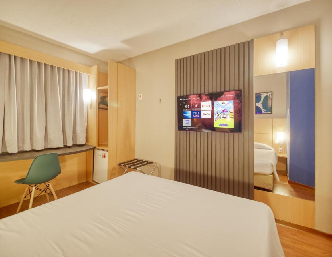 Hus Hotel Dourados Eksteriør billede