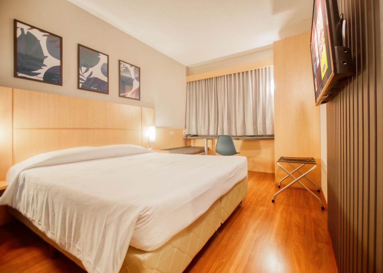 Hus Hotel Dourados Eksteriør billede