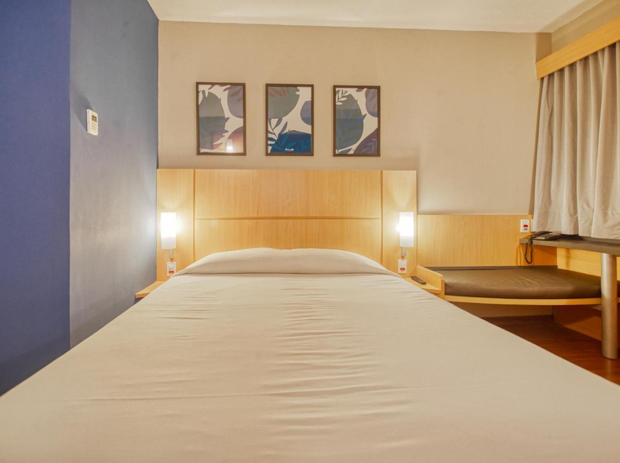 Hus Hotel Dourados Eksteriør billede