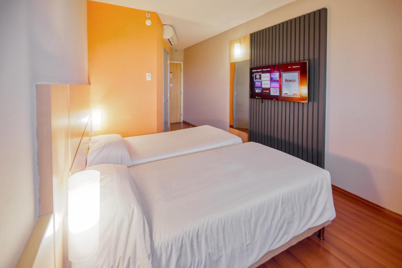 Hus Hotel Dourados Eksteriør billede