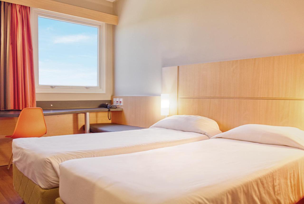 Hus Hotel Dourados Eksteriør billede