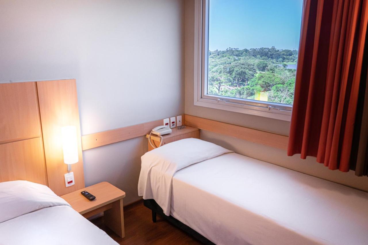 Hus Hotel Dourados Eksteriør billede