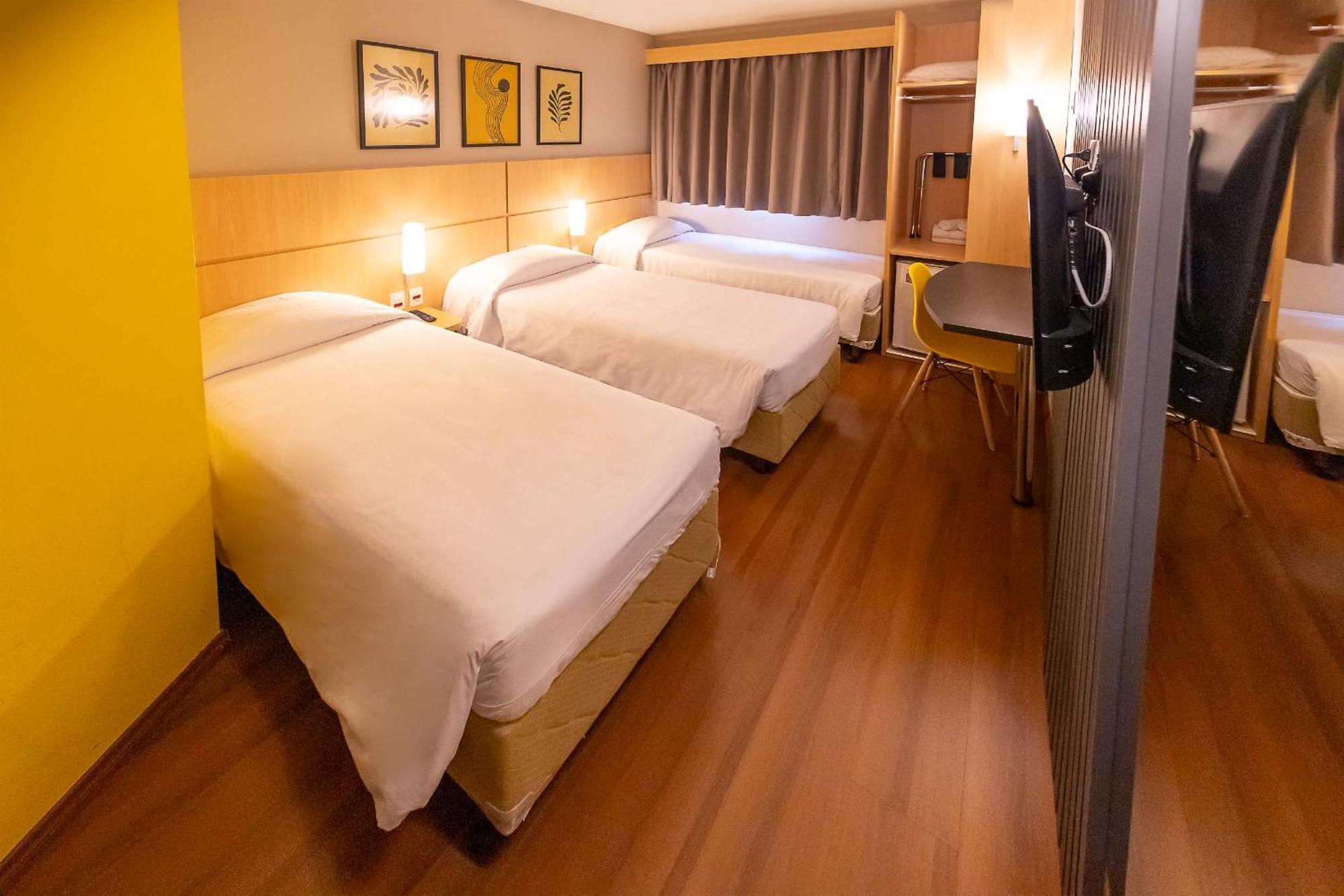 Hus Hotel Dourados Eksteriør billede