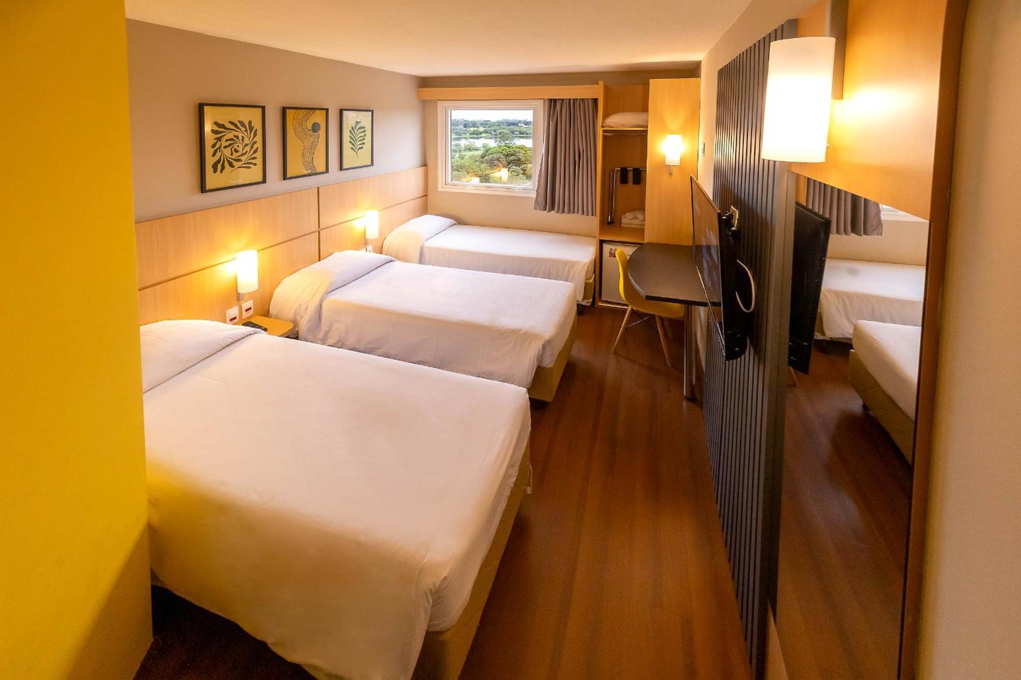 Hus Hotel Dourados Eksteriør billede