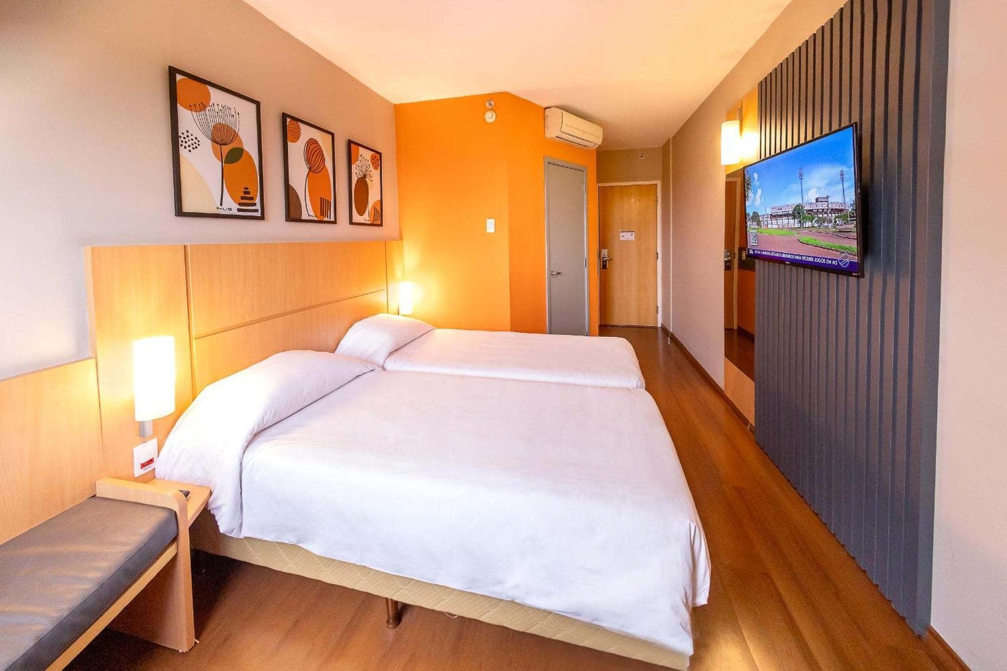 Hus Hotel Dourados Eksteriør billede