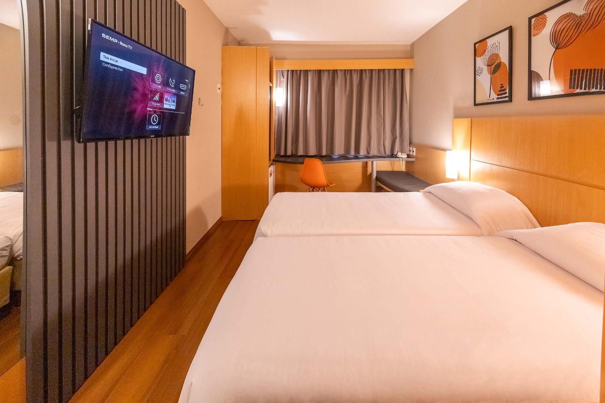 Hus Hotel Dourados Eksteriør billede